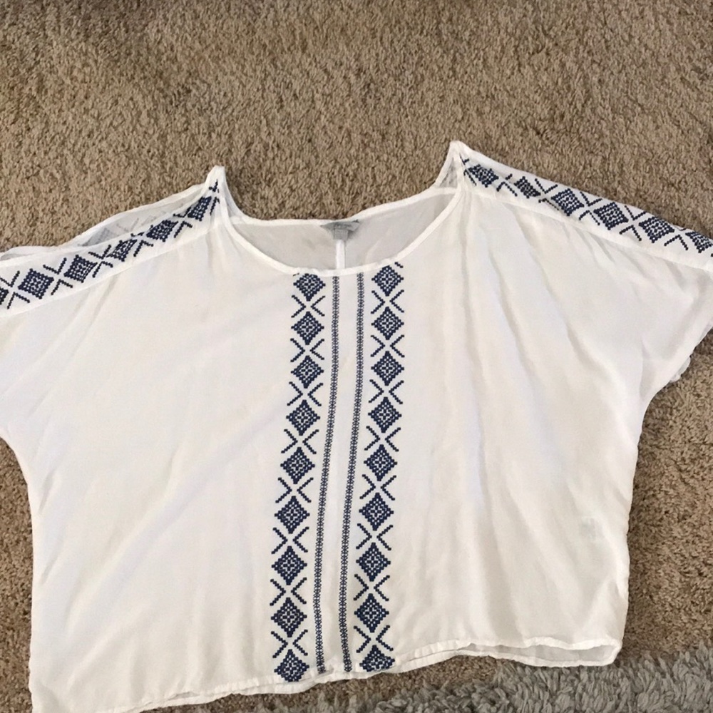 Flowy patterned white shirt